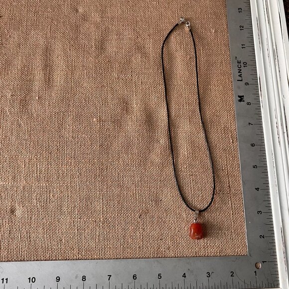 Red orange stone pendant necklace black cord vintage 90s - Picture 5 of 5
